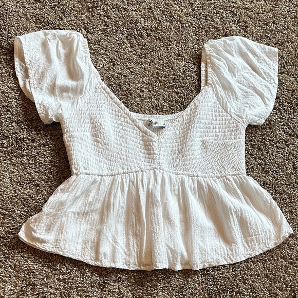 Hollister Tops - Hollister White Peplum Smocked Puff Sleeve Top